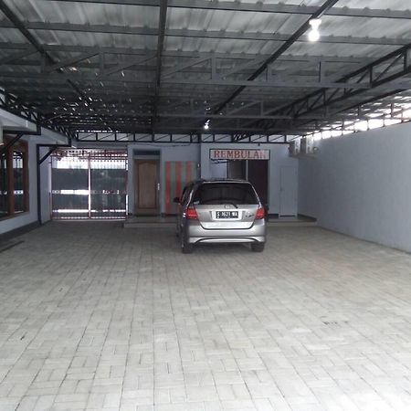 Rembulan Guest House Jombang Экстерьер фото