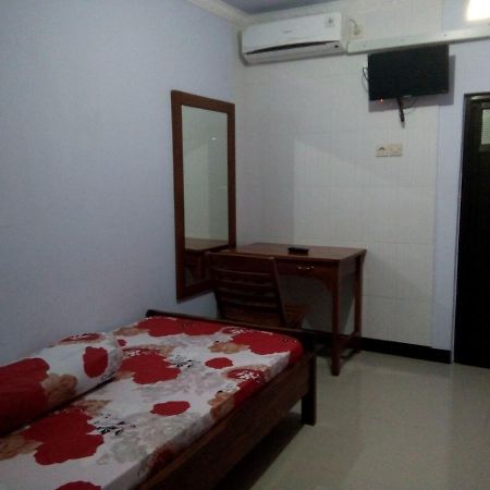 Rembulan Guest House Jombang Экстерьер фото