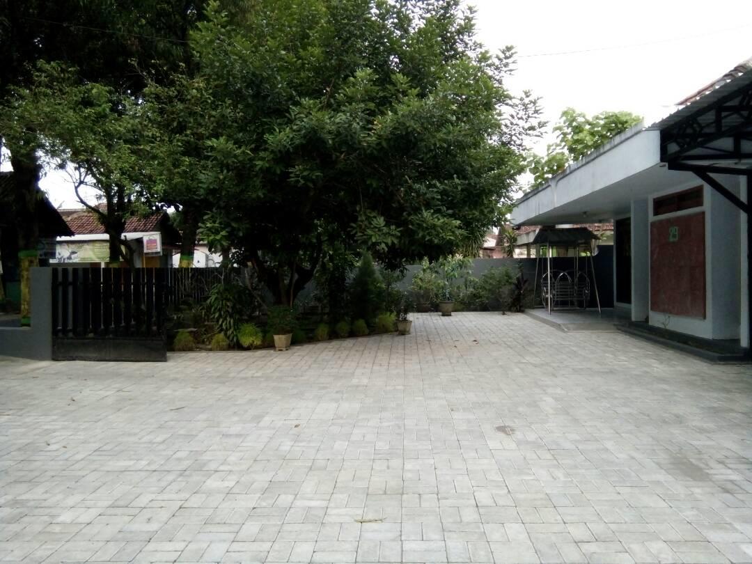 Rembulan Guest House Jombang Экстерьер фото