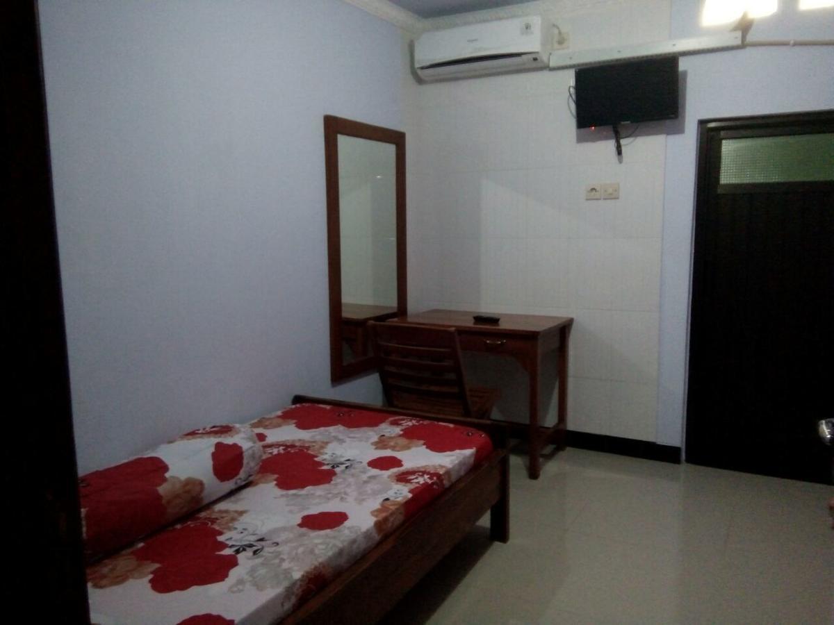 Rembulan Guest House Jombang Экстерьер фото